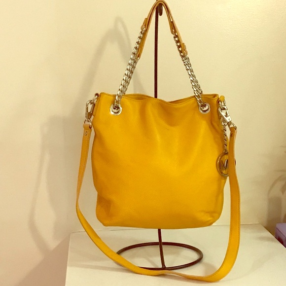 Michael Kors Handbags - Michael Kors Jet Set Chain Crossbody Bag